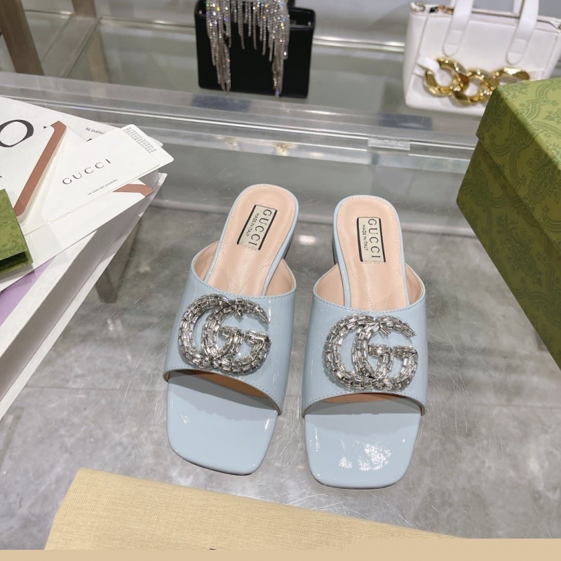 G*u*i slippers